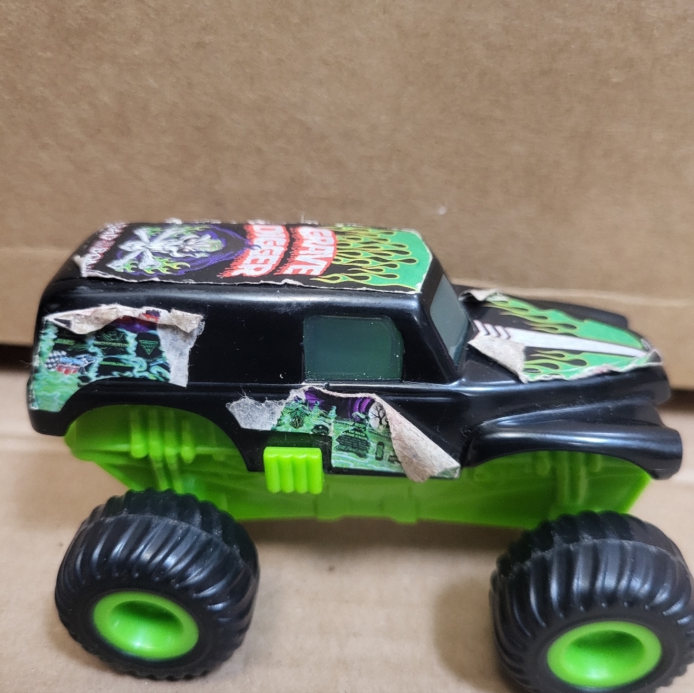 Mcdonald's 2015 Grave Digger Monster Jam Truck Happy Meal Toy - Picture 2 of 6